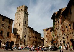 Piazza cisterna 01.jpg
