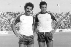 Roberto Rivelino from left and right Najeeb Al Imam in 1979 in Saudi Arabia.jpg